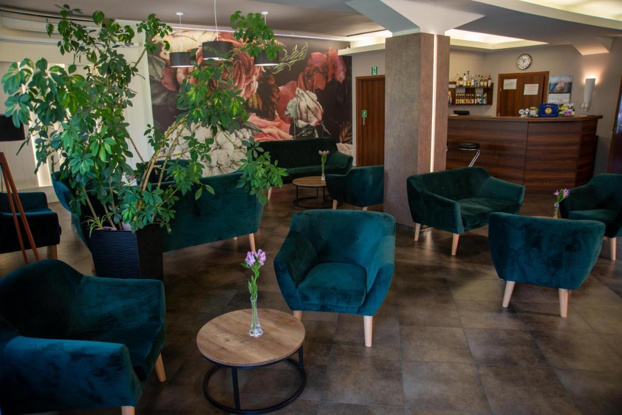 Centrum Restauracyjno-Hotelowe Florres Pawłowiczki Eksteriør billede