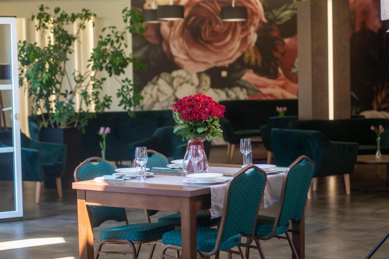 Centrum Restauracyjno-Hotelowe Florres Pawłowiczki Eksteriør billede