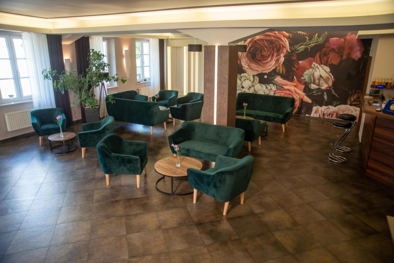 Centrum Restauracyjno-Hotelowe Florres Pawłowiczki Eksteriør billede