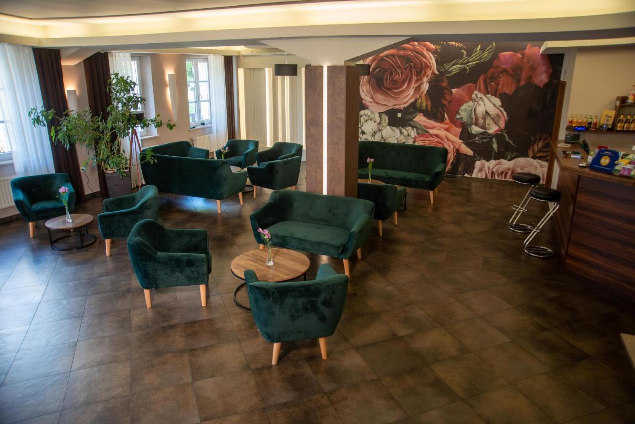 Centrum Restauracyjno-Hotelowe Florres Pawłowiczki Eksteriør billede
