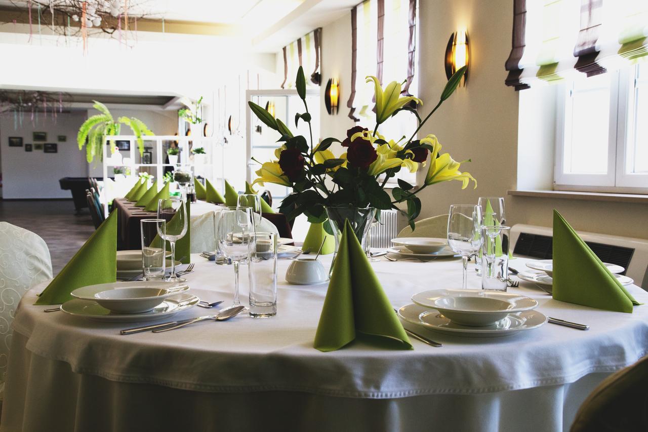 Centrum Restauracyjno-Hotelowe Florres Pawłowiczki Eksteriør billede
