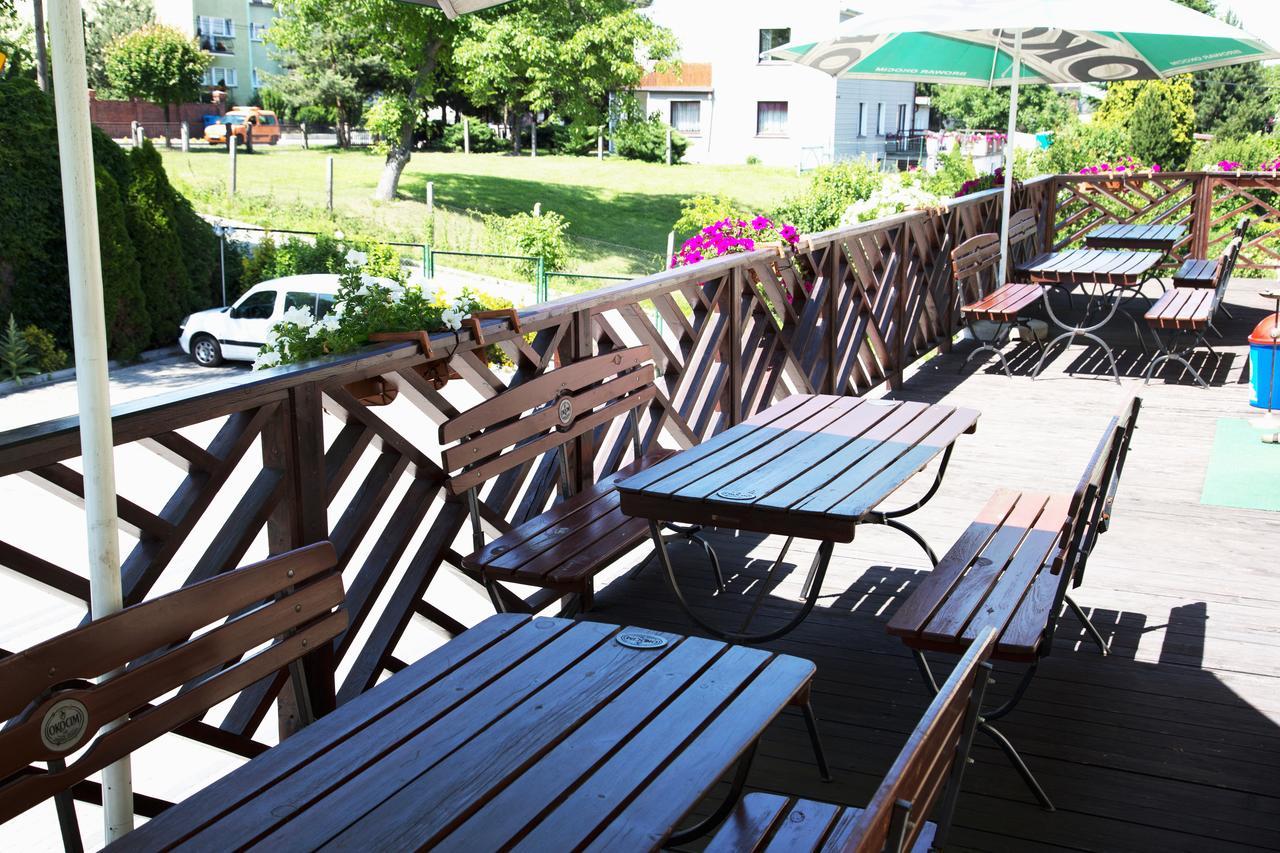 Centrum Restauracyjno-Hotelowe Florres Pawłowiczki Eksteriør billede